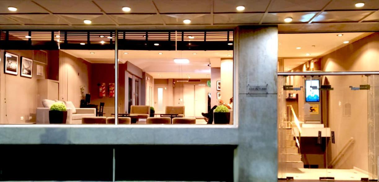 8 De Octubre Hotel